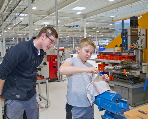 Kinder in die Technik